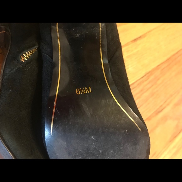 Charles Jourdan Rica TasselPull Suede Bootie Black - Picture 3 of 7